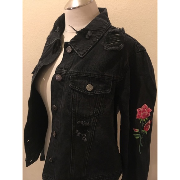 2xHOST PICK✨Distressed jeans jacket w/ embroidery✨ - Picture 4 of 7